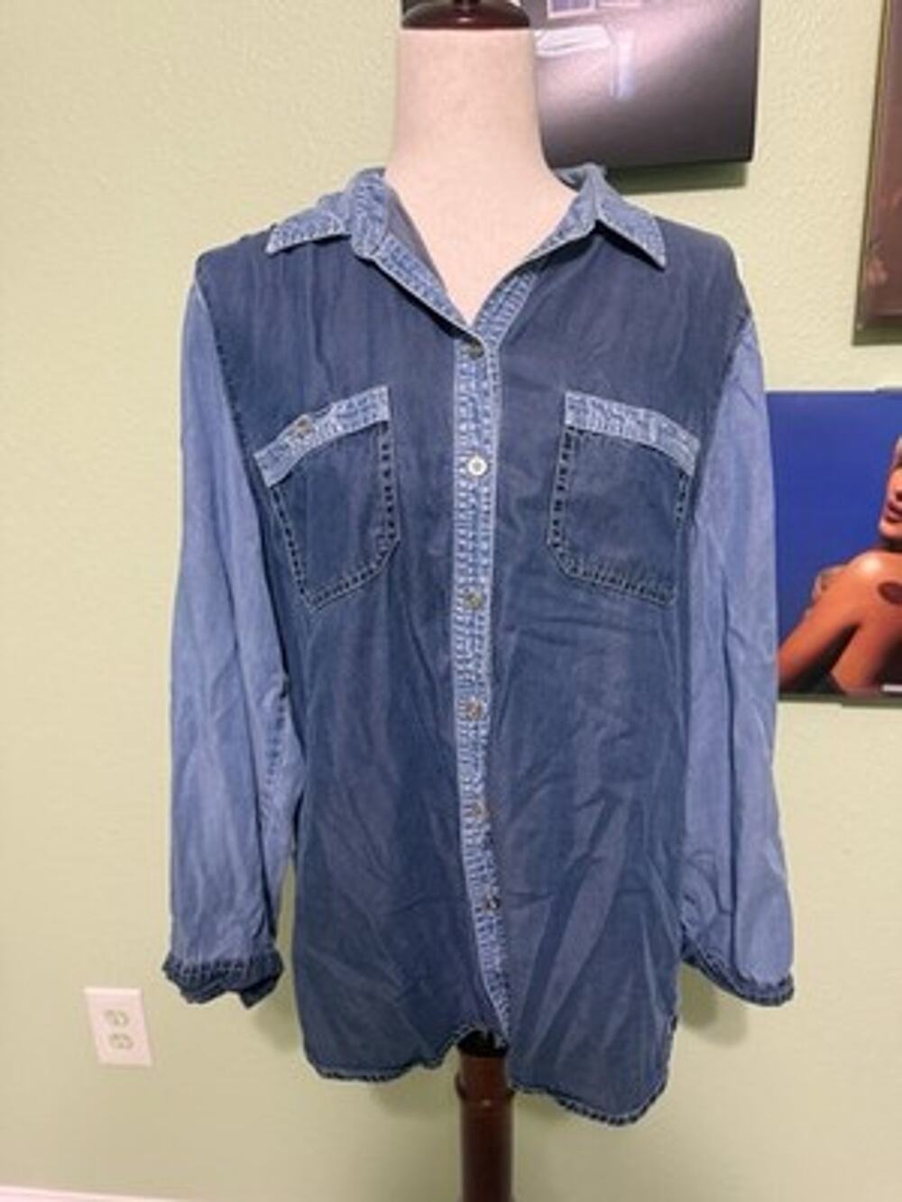 Chicos Size 2 Large Denim Chambray Two Tone Button Down Shirt Top Colorblock